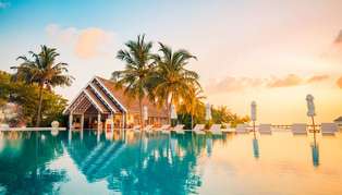 LUX* South Ari Atoll, Senses restaurant and pool sunset